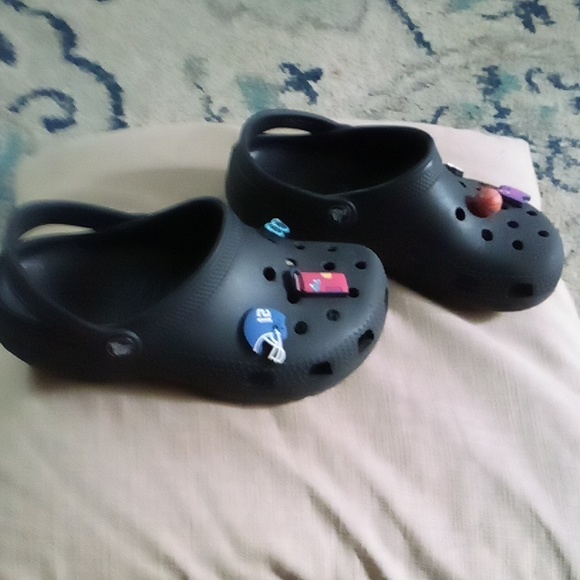 Crocs with 6 jibbitz - Picture 2 of 5